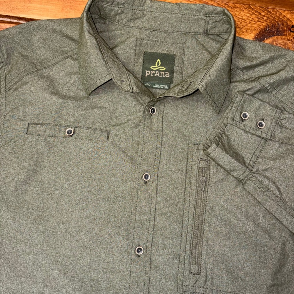 Prana Button Down Shirt Mens Medium Green Long Sleeve Hiking Outdoor M21180477